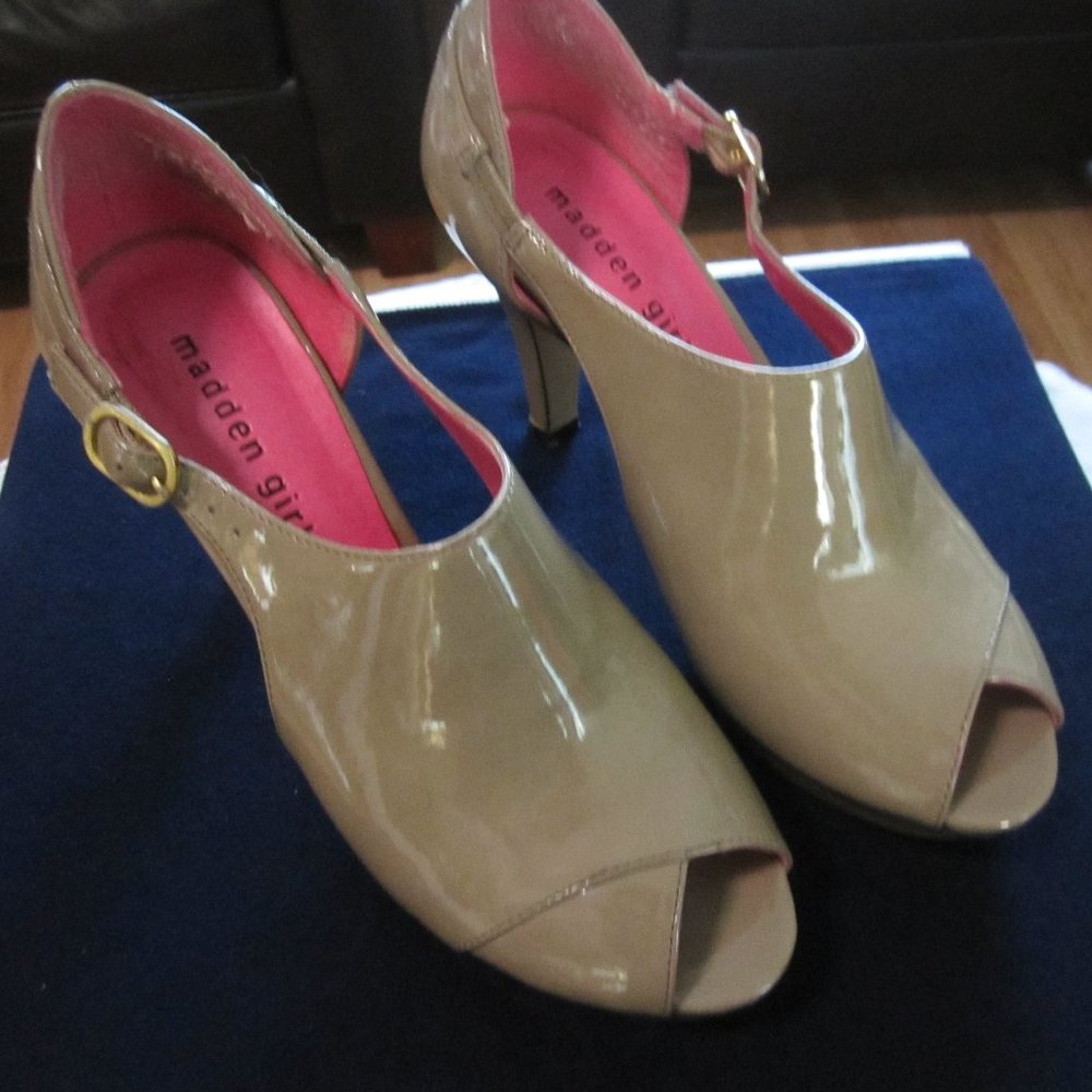 Madden Girl SZ 6.5 Peep Toe Platform Heels Shoes